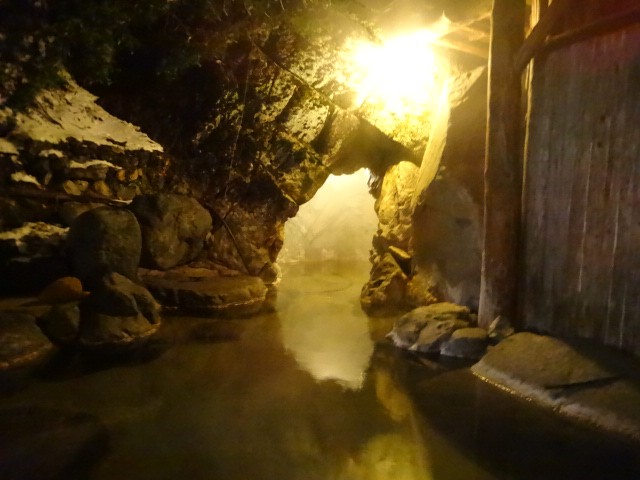 風屋　洞窟風呂